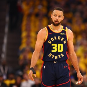 库里再谈73胜丢冠：没有那么多假如&amp;amp;会把自己逼疯的 我坦然接受